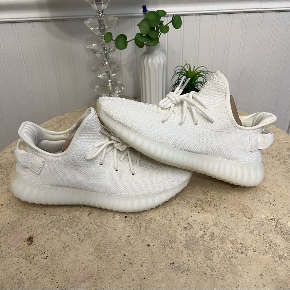 Yeezy boost 350 v2 cream triple white